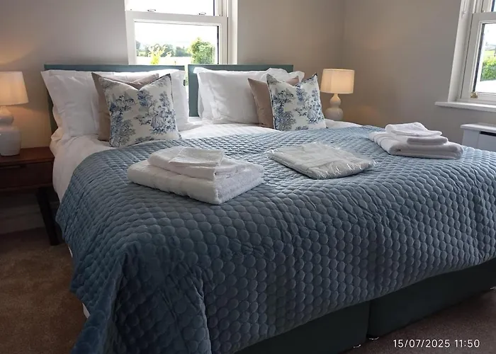 Devlin's Near Слейн